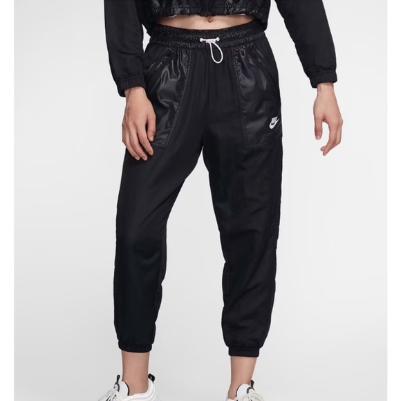 SOLD Sportswear Woven Cargo Pants size XS - Picture 3 of 14